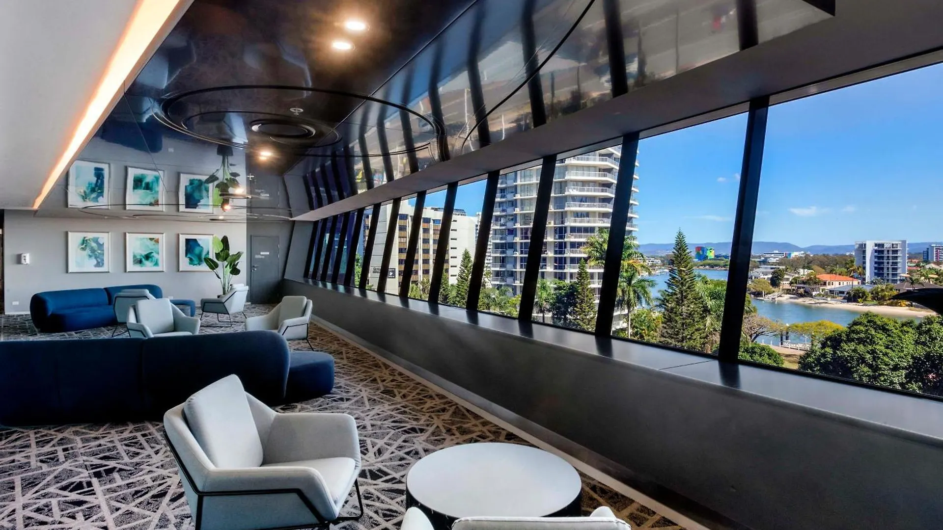 Circle on Cavill: Hinterland View Apartment Gold Coast