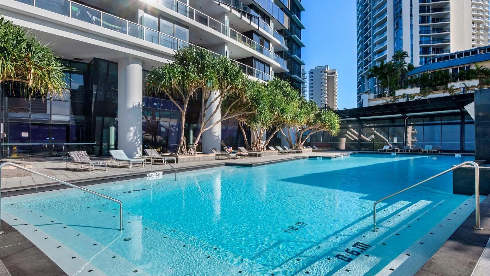Circle on Cavill: Hinterland View Apartment Gold Coast