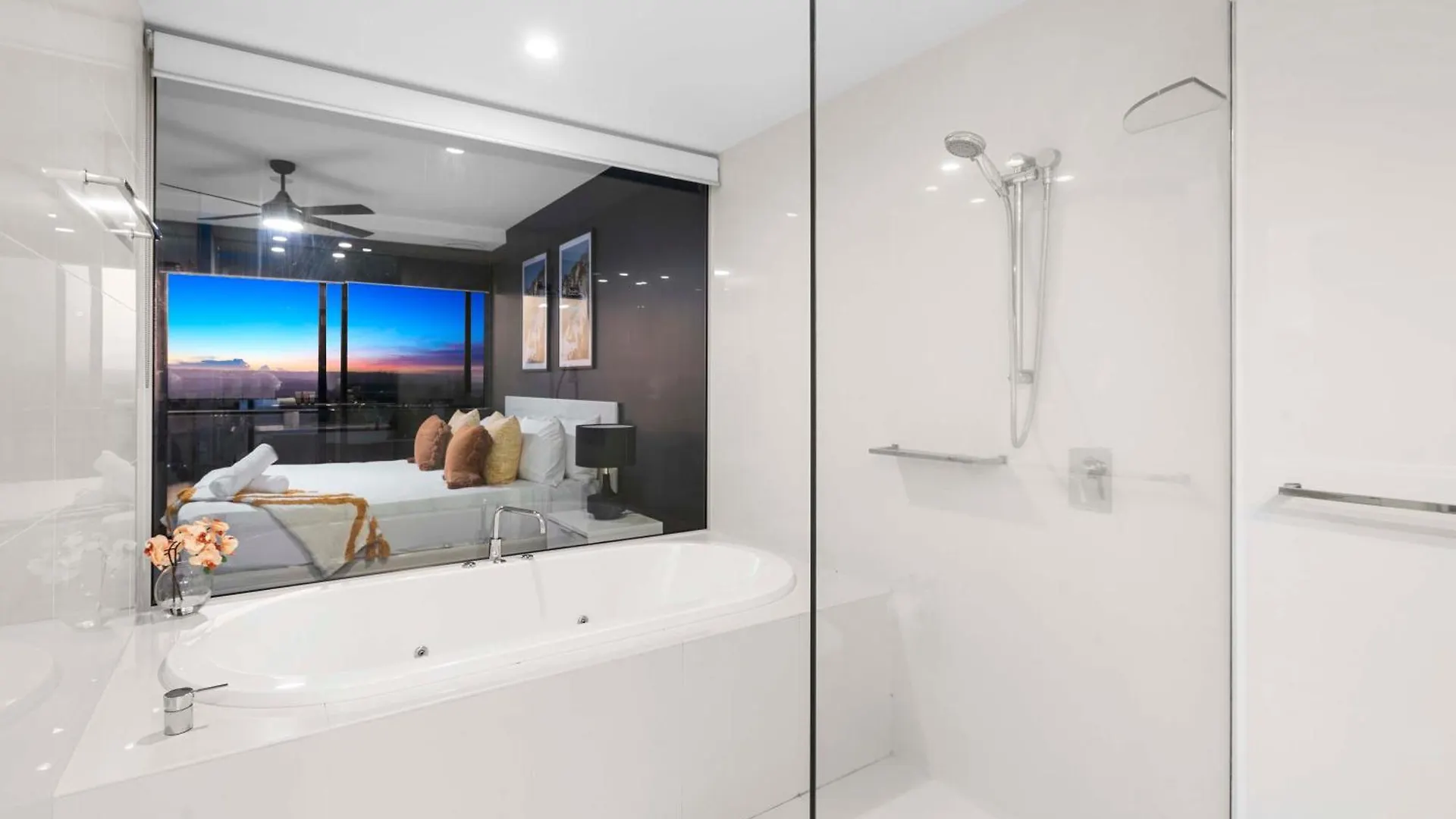 Circle on Cavill: Hinterland View Apartment Gold Coast