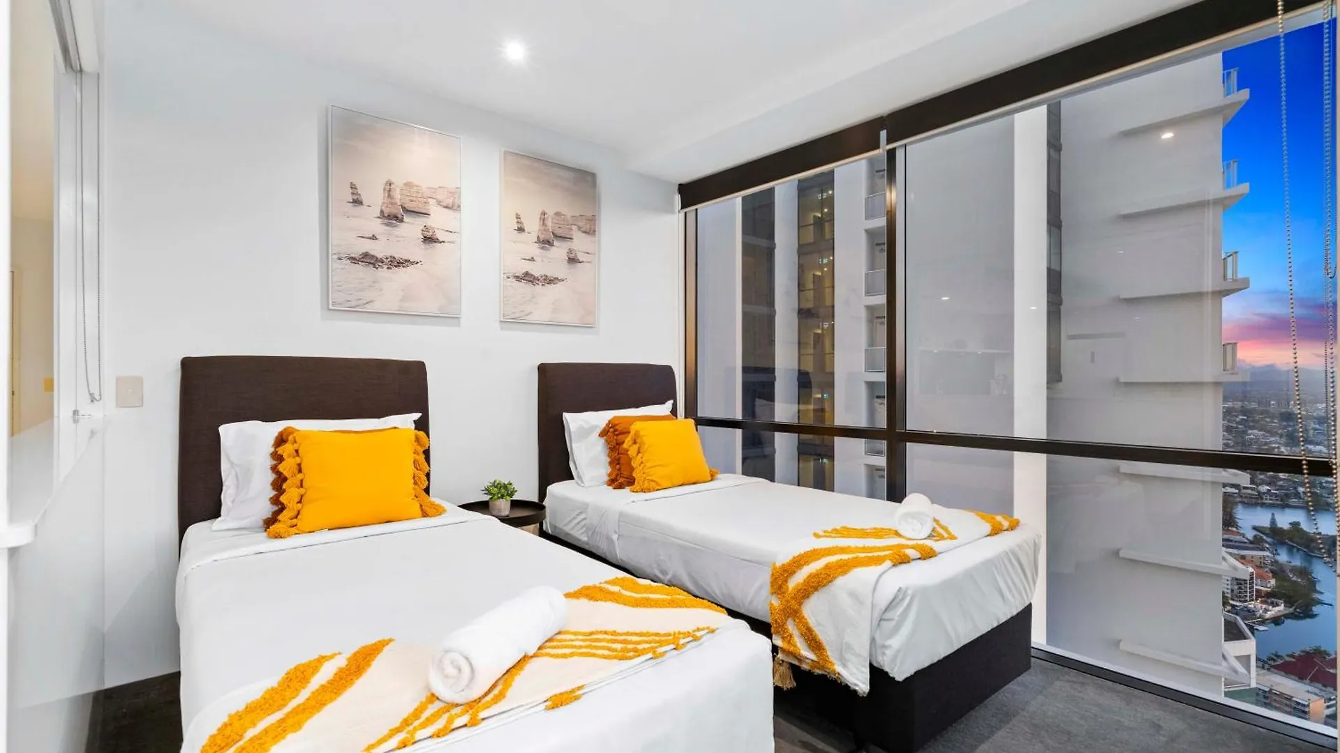 Circle on Cavill: Hinterland View Apartment Gold Coast
