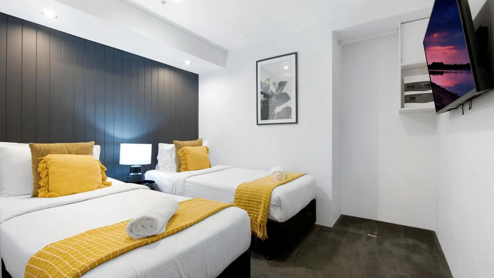 Circle on Cavill: Hinterland View Apartment Gold Coast