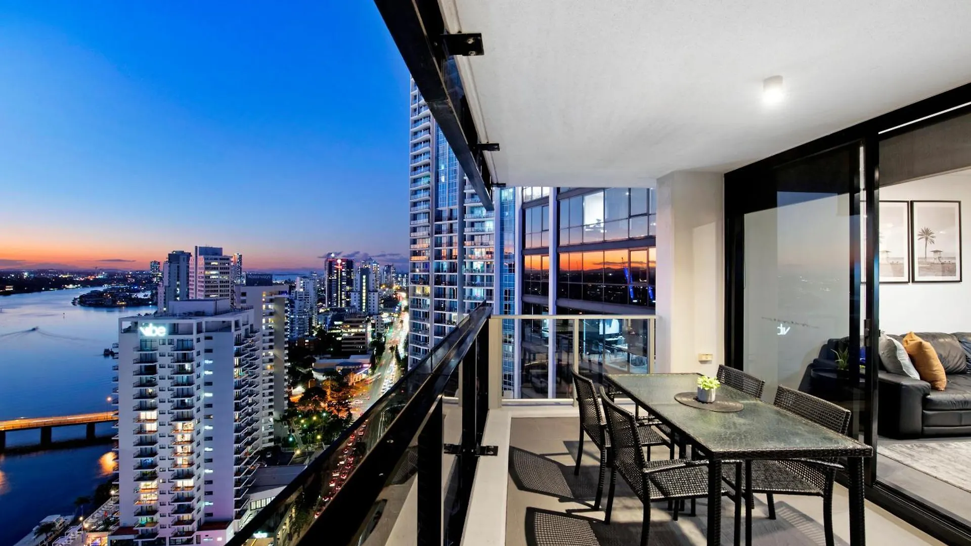 Circle on Cavill: Hinterland View Apartment Gold Coast 0*,